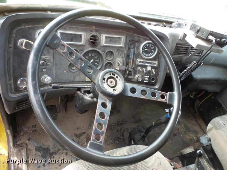 image for item DW9515 1993 Ford LT8000 dump truck