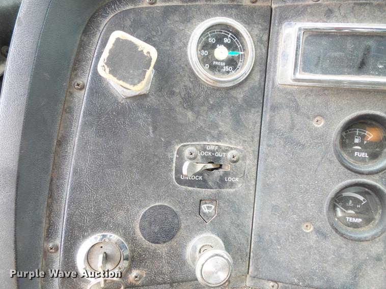 image for item DW9515 1993 Ford LT8000 dump truck