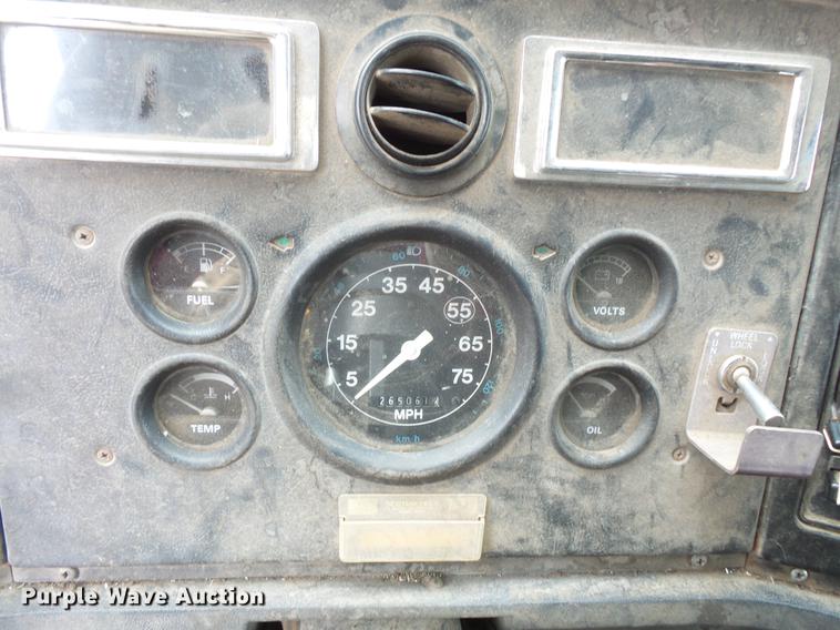 image for item DW9515 1993 Ford LT8000 dump truck