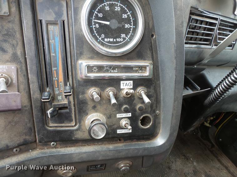 image for item DW9515 1993 Ford LT8000 dump truck