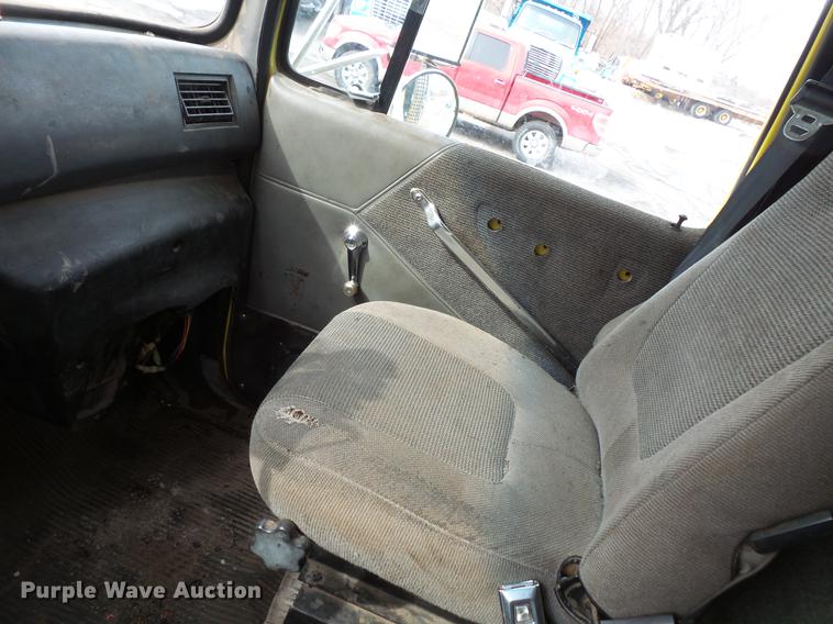 image for item DW9515 1993 Ford LT8000 dump truck