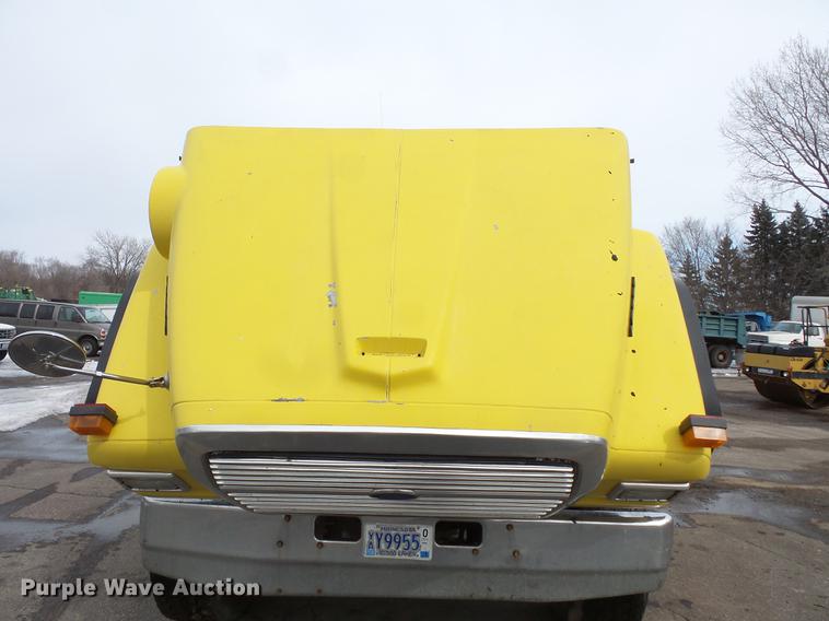 image for item DW9515 1993 Ford LT8000 dump truck