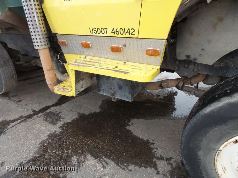 image for item DW9515 1993 Ford LT8000 dump truck