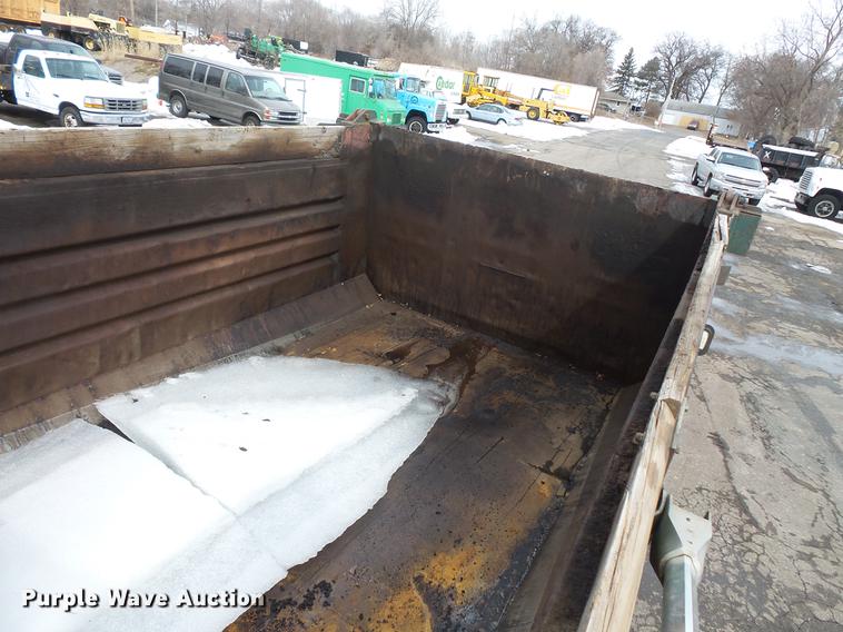 image for item DW9515 1993 Ford LT8000 dump truck