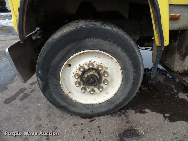 image for item DW9515 1993 Ford LT8000 dump truck