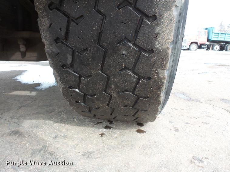 image for item DW9515 1993 Ford LT8000 dump truck