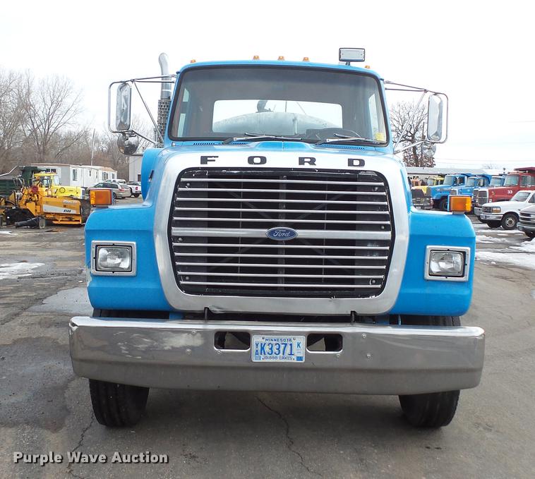 image for item DW9516 1990 Ford L8000 tank truck