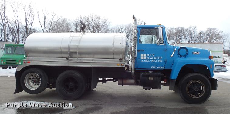 image for item DW9516 1990 Ford L8000 tank truck