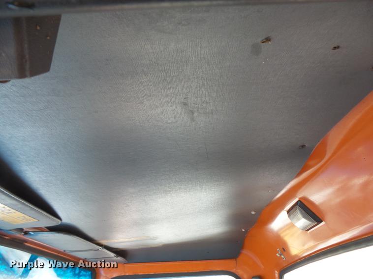 image for item DW9516 1990 Ford L8000 tank truck