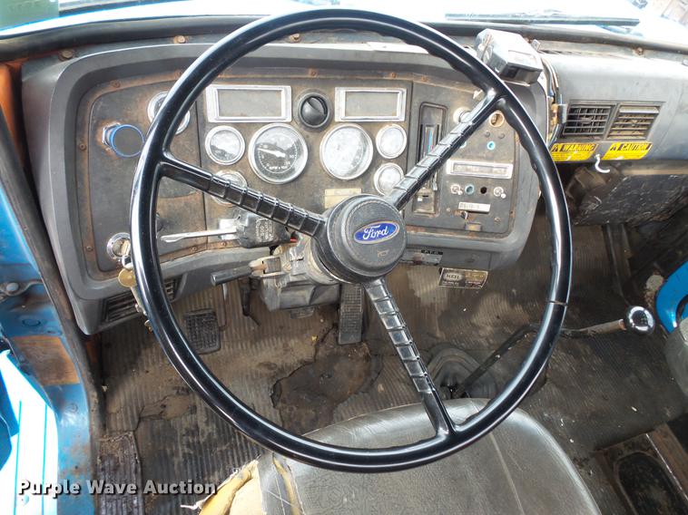 image for item DW9516 1990 Ford L8000 tank truck