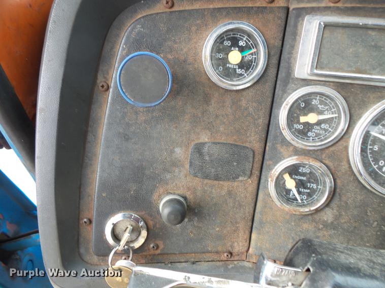 image for item DW9516 1990 Ford L8000 tank truck