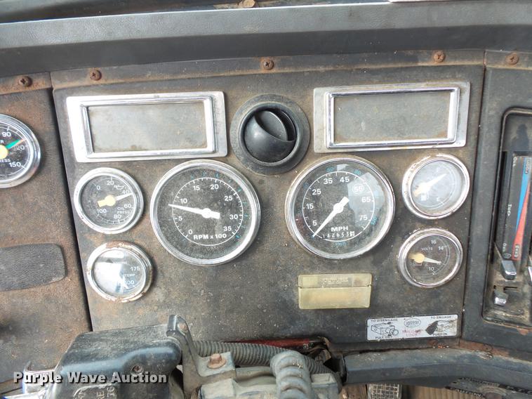 image for item DW9516 1990 Ford L8000 tank truck