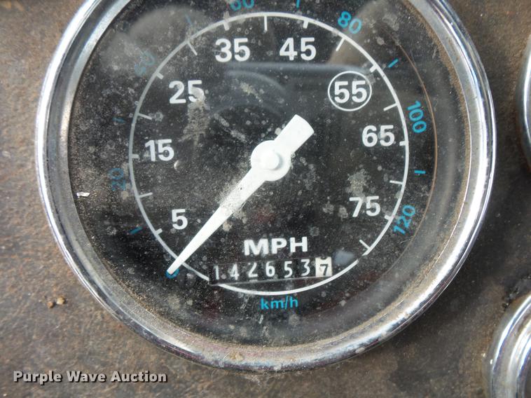 image for item DW9516 1990 Ford L8000 tank truck