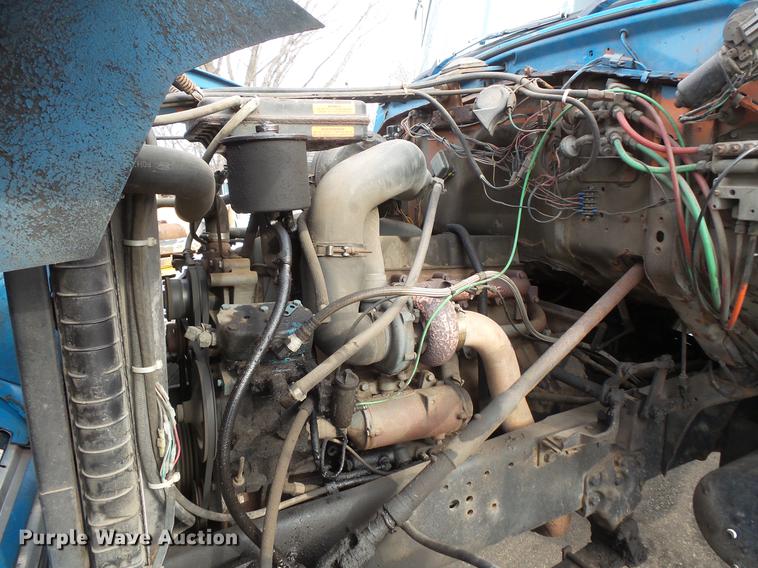 image for item DW9516 1990 Ford L8000 tank truck