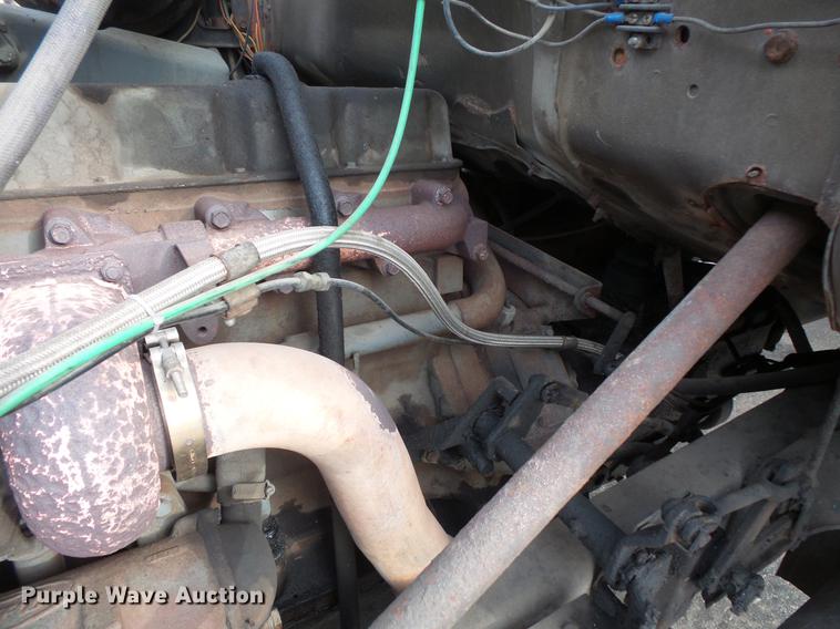 image for item DW9516 1990 Ford L8000 tank truck