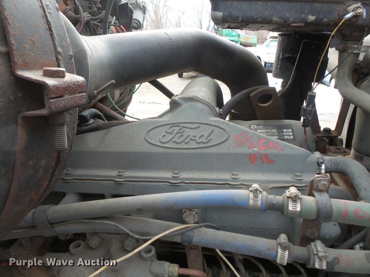 image for item DW9516 1990 Ford L8000 tank truck