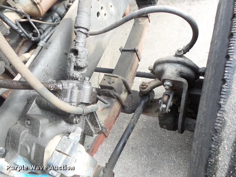 image for item DW9516 1990 Ford L8000 tank truck