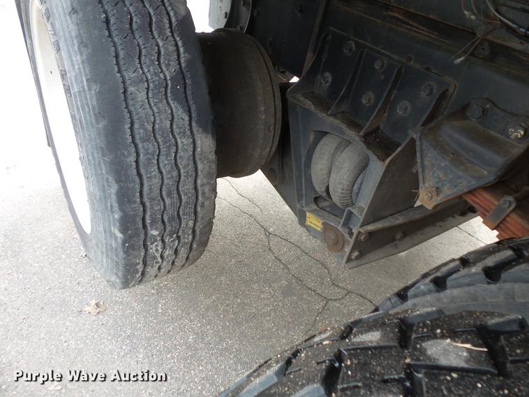 image for item DW9516 1990 Ford L8000 tank truck