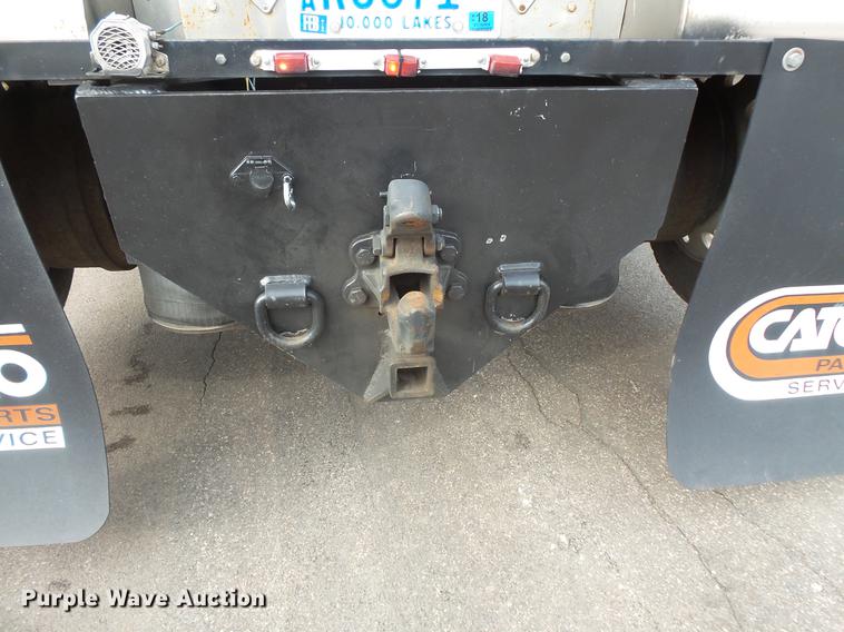 image for item DW9516 1990 Ford L8000 tank truck
