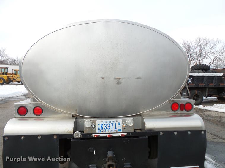 image for item DW9516 1990 Ford L8000 tank truck