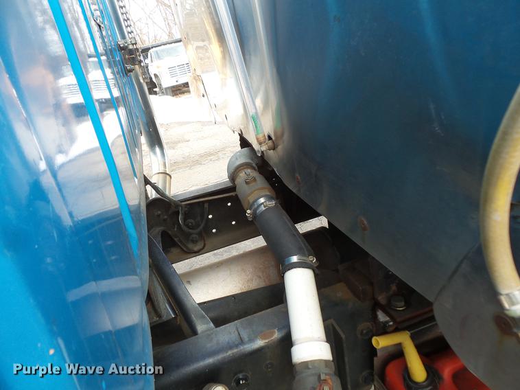 image for item DW9516 1990 Ford L8000 tank truck