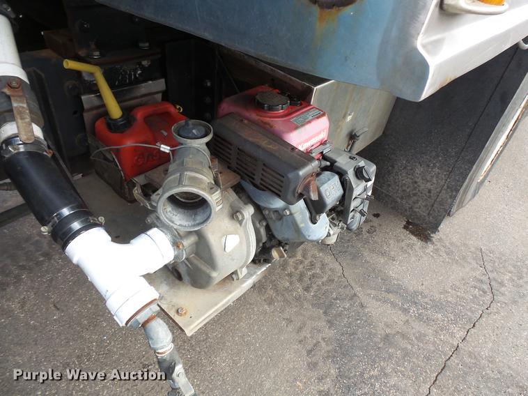 image for item DW9516 1990 Ford L8000 tank truck