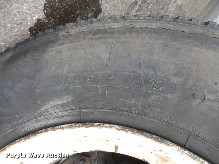 image for item DW9516 1990 Ford L8000 tank truck