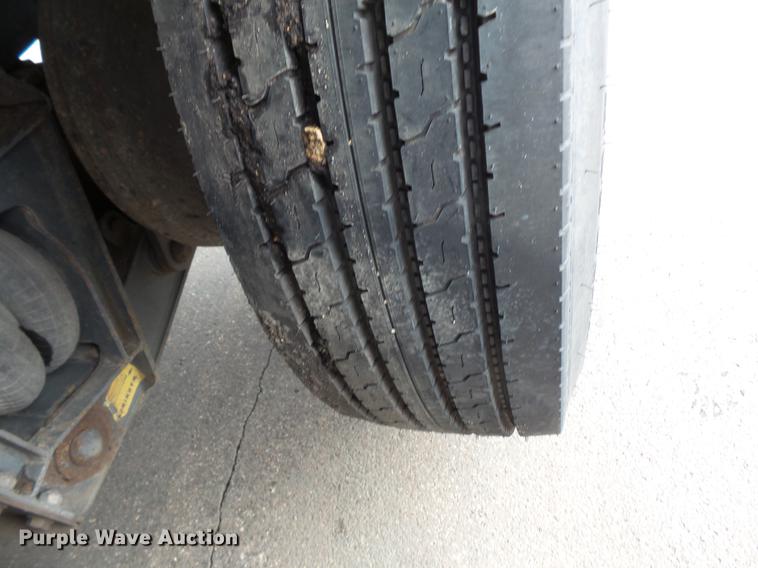 image for item DW9516 1990 Ford L8000 tank truck