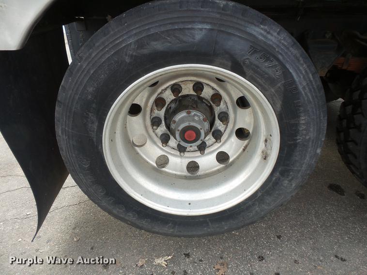 image for item DW9516 1990 Ford L8000 tank truck