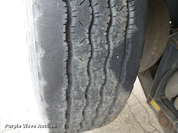 image for item DW9516 1990 Ford L8000 tank truck