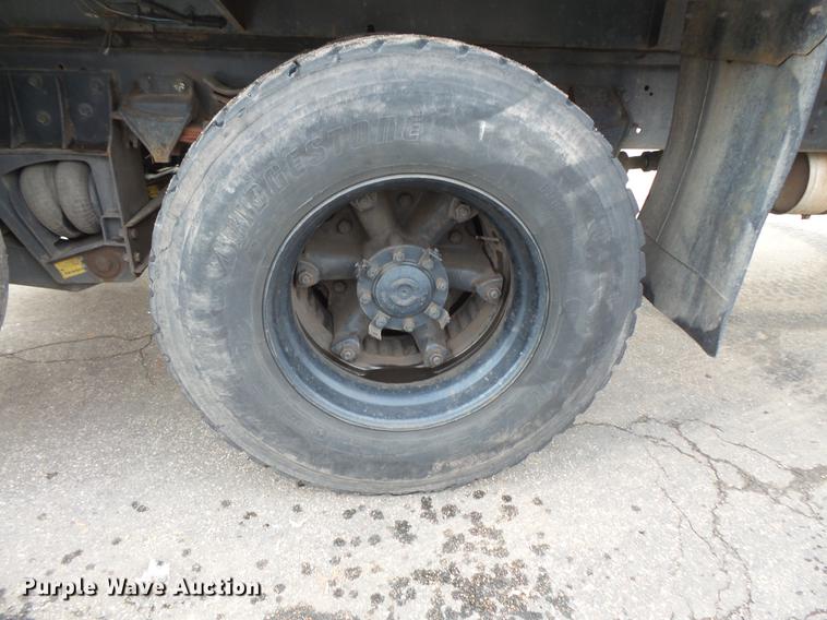 image for item DW9516 1990 Ford L8000 tank truck