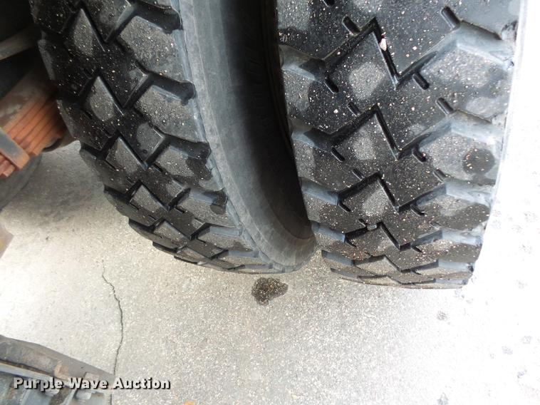 image for item DW9516 1990 Ford L8000 tank truck