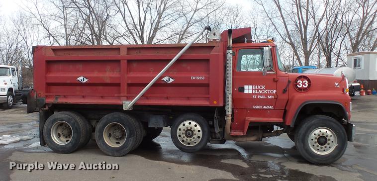 image for item DW9517 1997 Ford LT8000 dump truck
