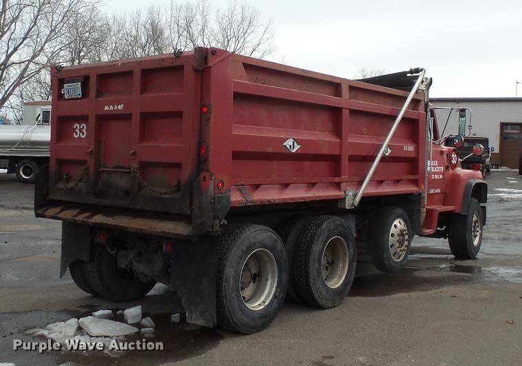image for item DW9517 1997 Ford LT8000 dump truck