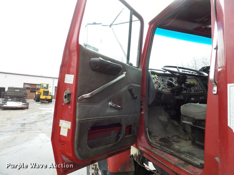 image for item DW9517 1997 Ford LT8000 dump truck