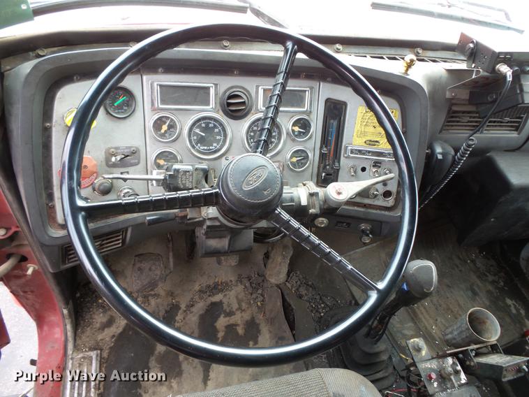 image for item DW9517 1997 Ford LT8000 dump truck