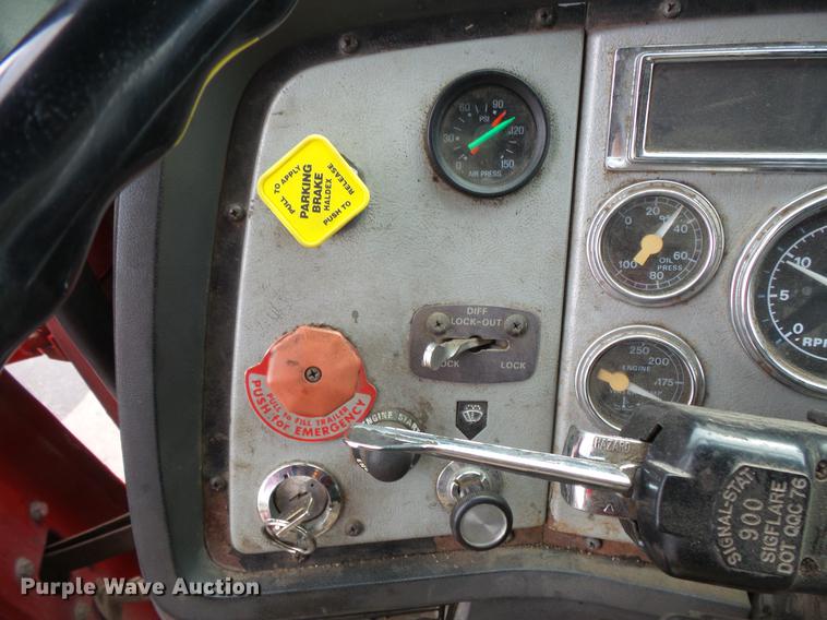 image for item DW9517 1997 Ford LT8000 dump truck