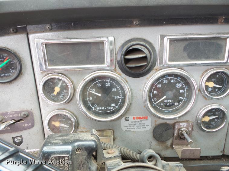 image for item DW9517 1997 Ford LT8000 dump truck