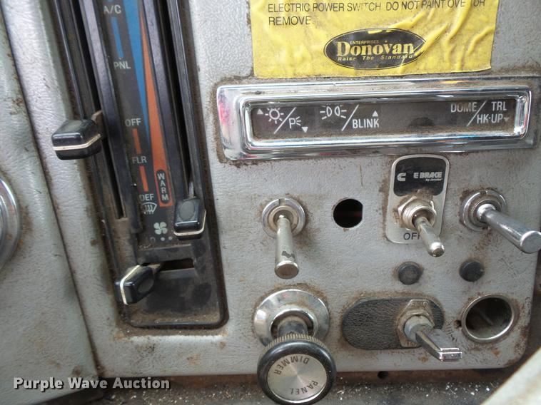 image for item DW9517 1997 Ford LT8000 dump truck