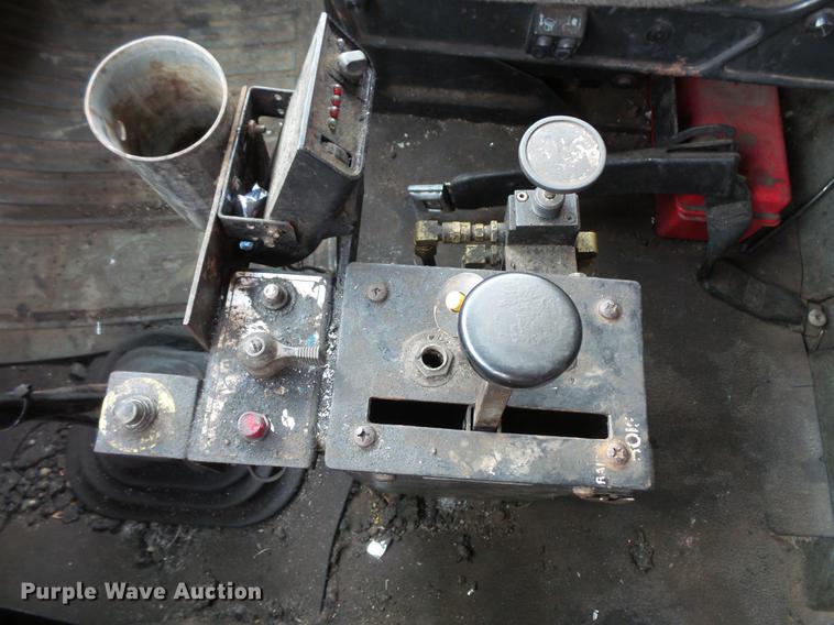 image for item DW9517 1997 Ford LT8000 dump truck