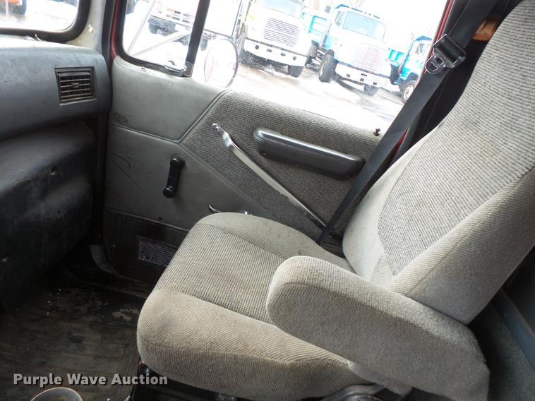 image for item DW9517 1997 Ford LT8000 dump truck