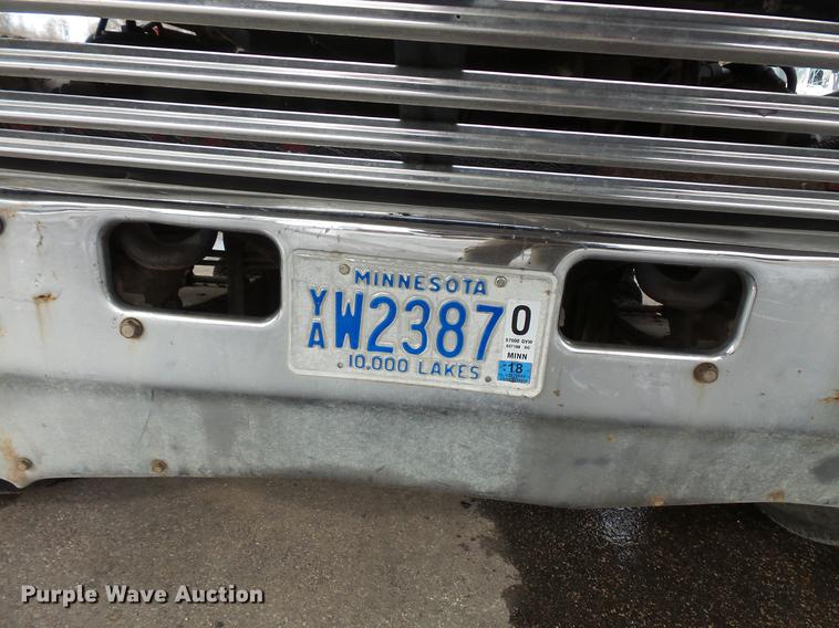 image for item DW9517 1997 Ford LT8000 dump truck