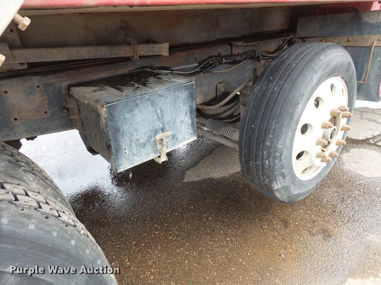 image for item DW9517 1997 Ford LT8000 dump truck