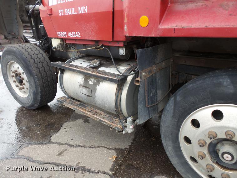 image for item DW9517 1997 Ford LT8000 dump truck