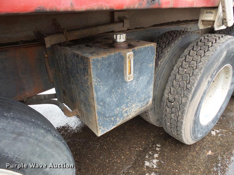 image for item DW9517 1997 Ford LT8000 dump truck