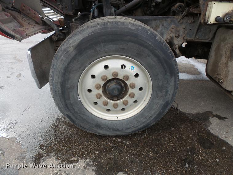 image for item DW9517 1997 Ford LT8000 dump truck