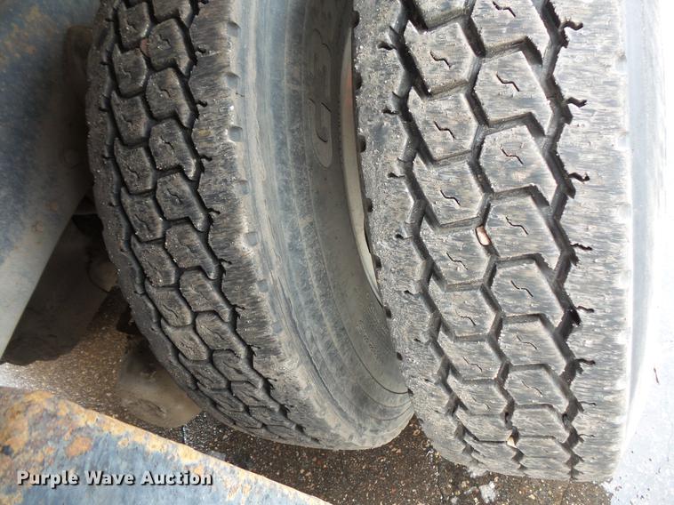 image for item DW9517 1997 Ford LT8000 dump truck