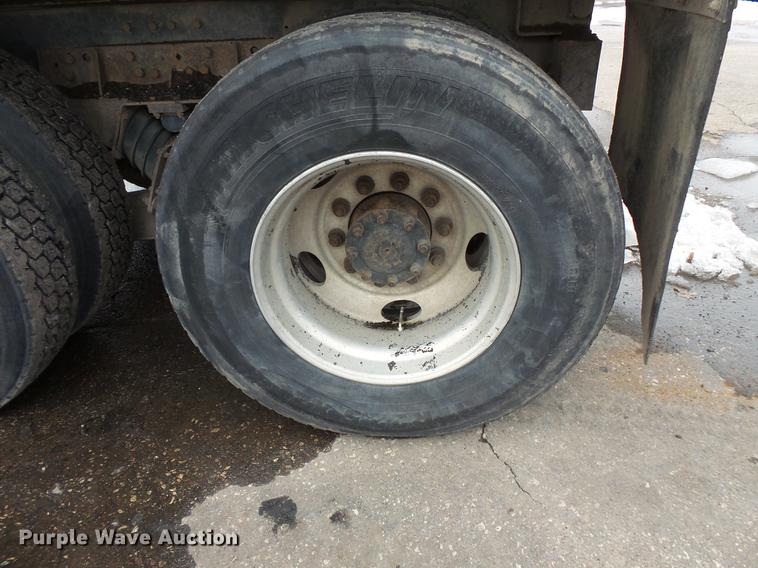 image for item DW9517 1997 Ford LT8000 dump truck