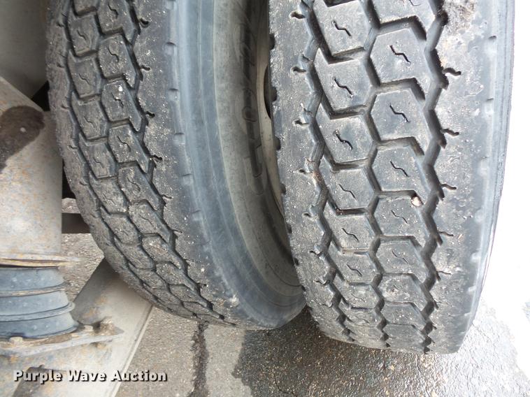 image for item DW9517 1997 Ford LT8000 dump truck