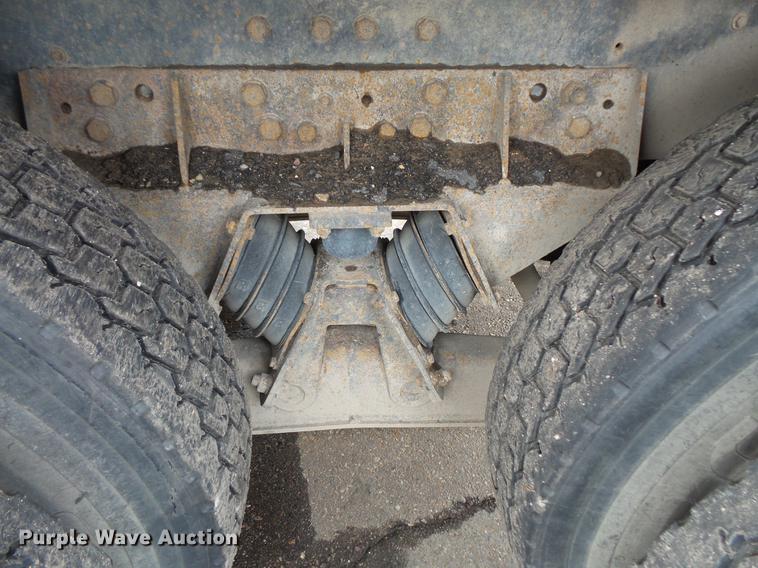 image for item DW9517 1997 Ford LT8000 dump truck